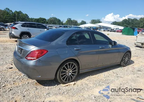 2018 Mercedes-Benz C 300 z USA, uszkodzony, nr VIN 55SWF4JB3JU275699